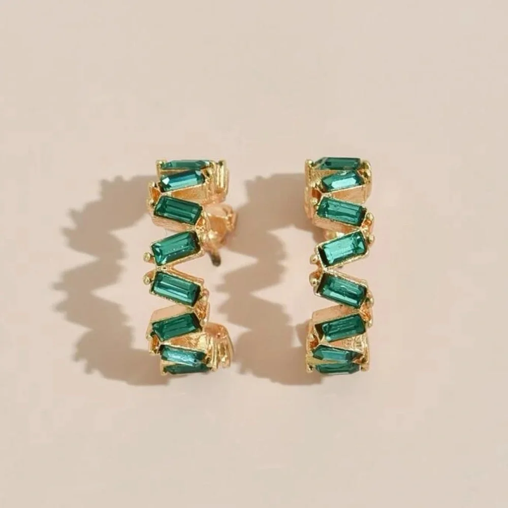 Last pair!💚🆕 emerald green huggie hoop earrings - Picture 3 of 3